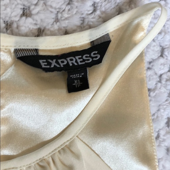 💕🌸Express🌸💕 Cream Keyhole Neckline Dress - Picture 3 of 6